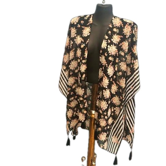 NWOT Time and Tru One size fits most floral striped kimono - Picture 4 of 11